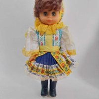 Кукла от Чехословакия в традиционно облекло, снимка 1 - Колекции - 44984507