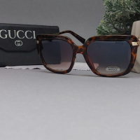 слънчеви очила с кутия на марката и кърпичка на едро , снимка 1 - Слънчеви и диоптрични очила - 45042082