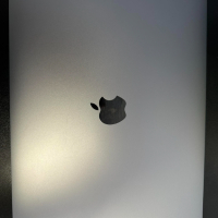 Apple MacBook Pro M2 13inch + Подарък Airpods Pro 2nd generation, снимка 3 - Лаптопи за работа - 44975952