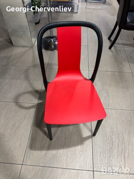 Червен пластмасов стол, снимка 1