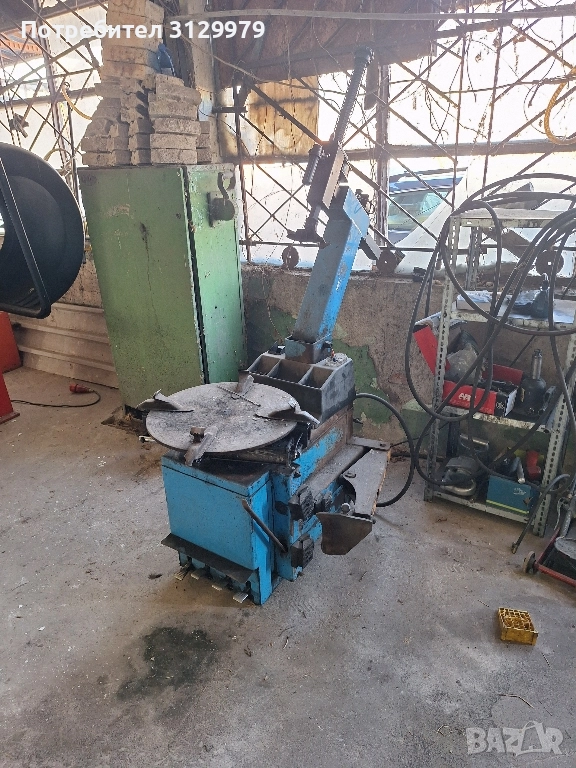 машини за монтаж и баланс на гуми , снимка 1