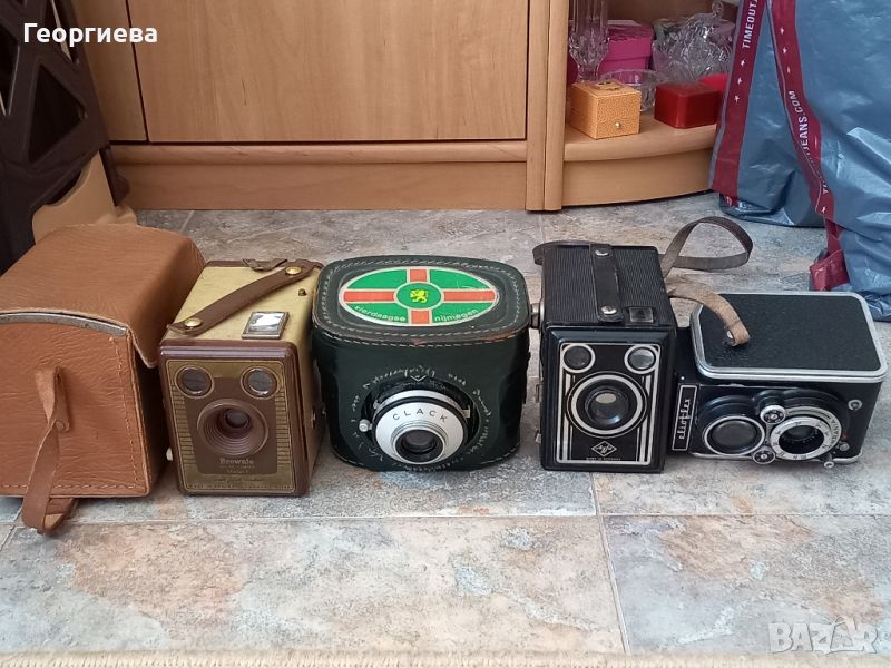 Четири стари фотоапарата, снимка 1