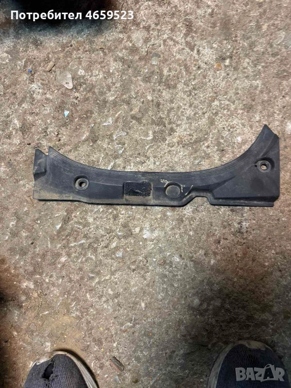 Пластмаса криеща предните болтове на левия пресен калник Ауди Audi A8 D4 H4 само за 30лв. 4H0823745C, снимка 1