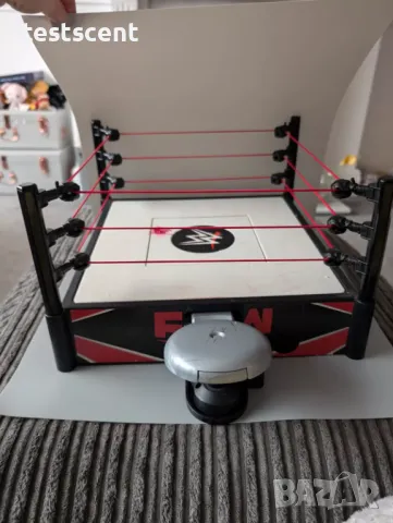 Ринг за играчки WWE Raw Spring Loaded Mat Action Ring + Sounds, снимка 2 - Други - 48365430