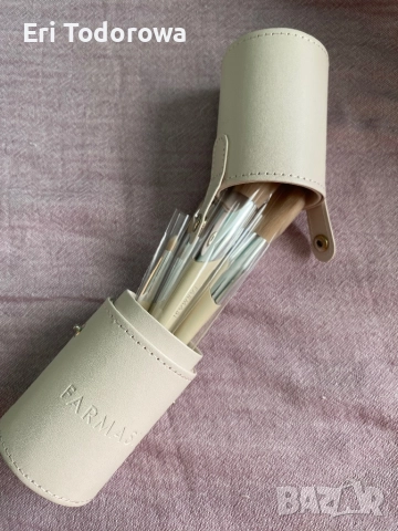 Комплект четки за грим - Farmasi, снимка 3 - Комплекти и лотове - 52773837