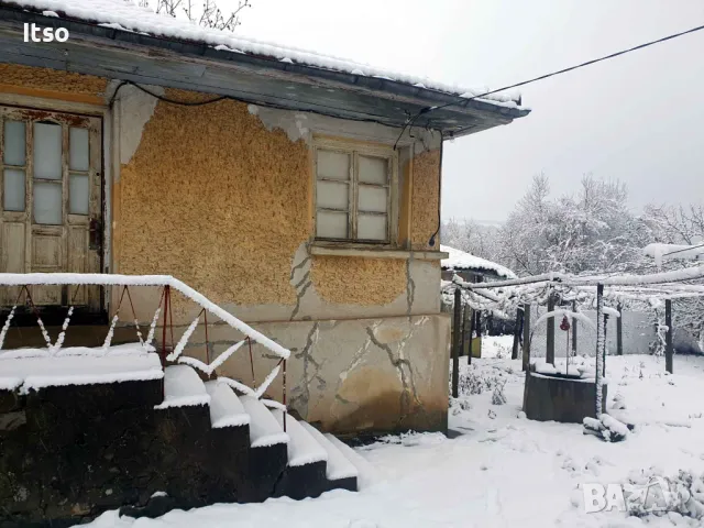 Къща в с. Горски Горен Тръмбеш, 6.2 дка двор, кладенец, 100 кв РЗП, снимка 1 - Къщи - 48483204