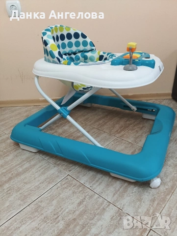 Продавам две колички и проходилка .