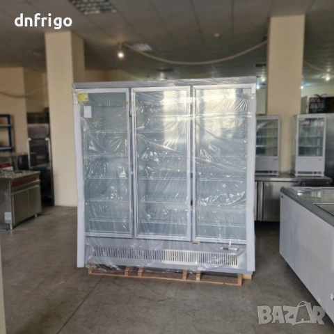 Професионална хладилна витрина за безалкохолно – Три врати