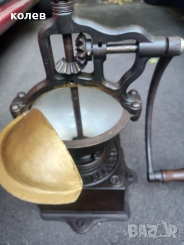 Маркова ретро кафемелачка, снимка 2 - Антикварни и старинни предмети - 51266903