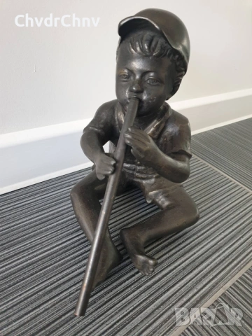 28см-4кг стара бронзова скулптура/фигура на дете с флейта/френска статуетка, снимка 2 - Статуетки - 53654721