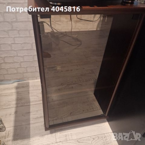 шкаф  за аудио уредба, снимка 1 - Шкафове - 46403765