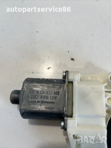 Мотор за прозорец за предна дясна врата за Mercedes W212 2.2 CDI (2012) 0130822502, снимка 2 - Части - 54157281