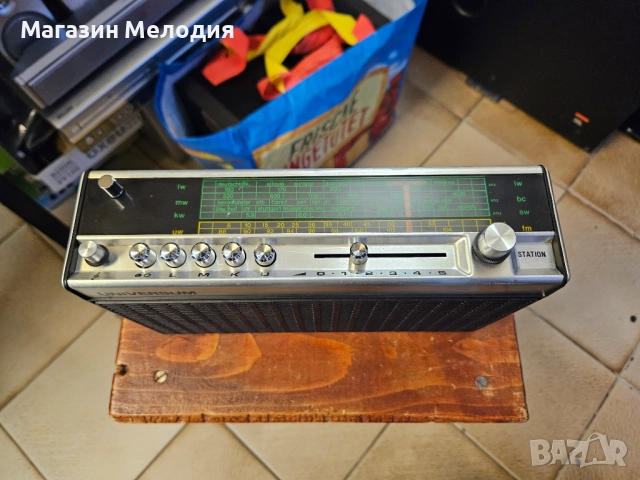 Радио Universum KRN 3365 В отлично техническо и визуално състояние., снимка 3 - Радиокасетофони, транзистори - 52444567