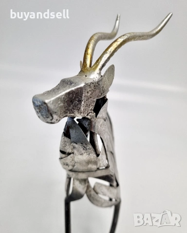 Метална скулптура Антилопа