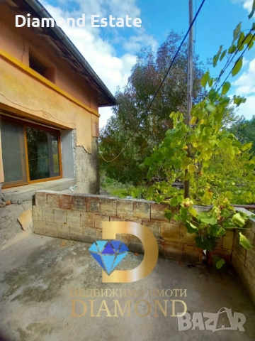 Двуетажна къща в село Трънково, общ. Раднево, снимка 4 - Къщи - 52085304