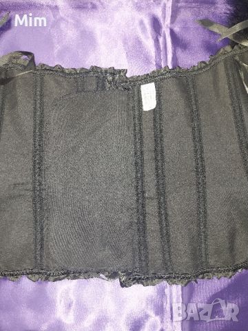 XL Черен сатенен корсет с черни пера , снимка 5 - Корсети, бюстиета, топове - 45536079