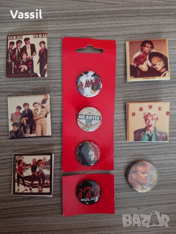 Vintage значки 11 поп рок Police Thompson Def Leppard Duran Bowie Vanilli, снимка 2 - Други - 50176981