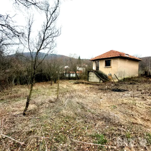 Продава се дворно място в село Остра могила, област Стара Загора