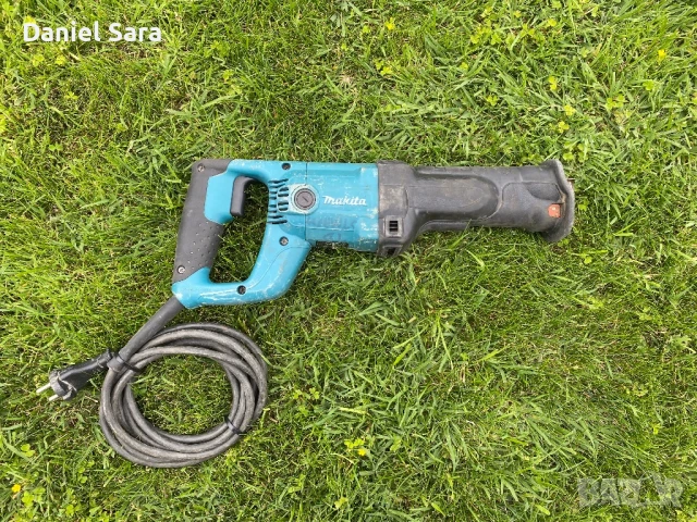 Makita 3050 - Саблен трион “Макита”, снимка 2 - Други инструменти - 50488611