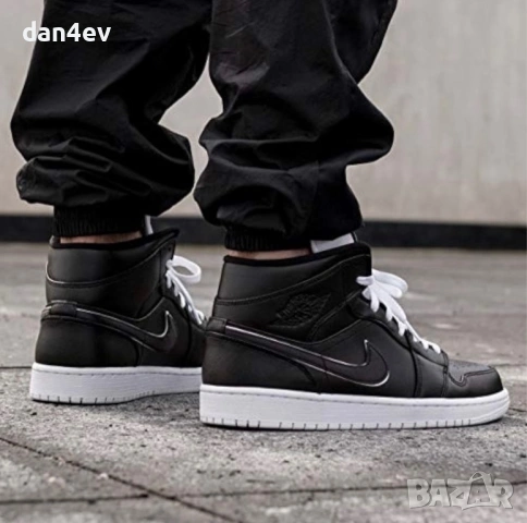 Air Jordan 1 Mid Se, снимка 3 - Маратонки - 54197261