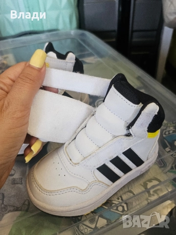детски високи adidas маратонки 22 номер, снимка 2 - Детски маратонки - 51730962