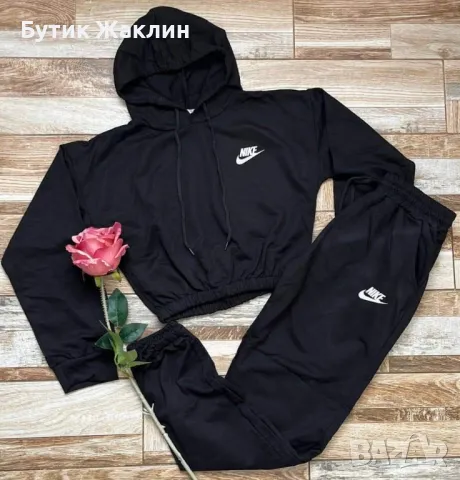 Дамски екип Nike, снимка 2 - Спортни екипи - 47017156