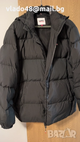 Продавам оригинално пухено яке Tommy Hilfiger 