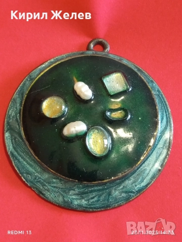 МЕДАЛЬОН с ЕМАЙЛ УКРАСЕН с КАМЪНИ и СЕДЕФ с ГЛАНЦОВО ПОКРИТИЕ 51396, снимка 2 - Колиета, медальони, синджири - 52502623
