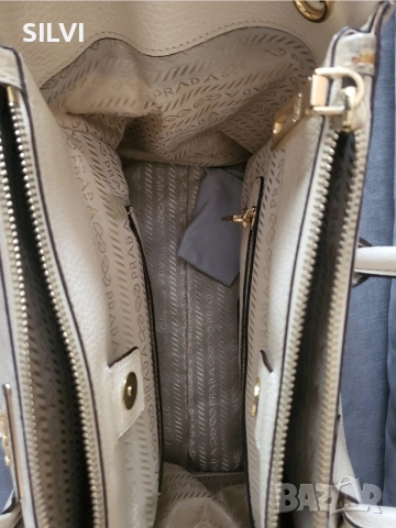 Чанта от естествена кожа Prada, снимка 2 - Чанти - 52727056