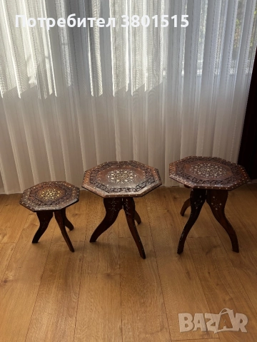 Масички с дърворезба и камъни