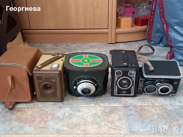 Четири стари фотоапарата, снимка 1 - Антикварни и старинни предмети - 45180900