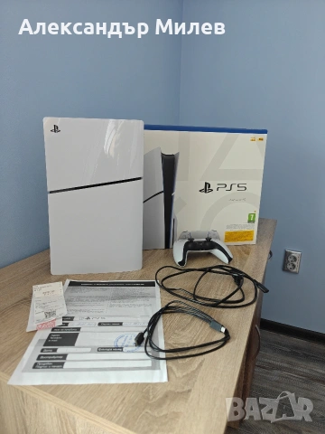 Продавам PS5 Slim 1TB с Гаранция