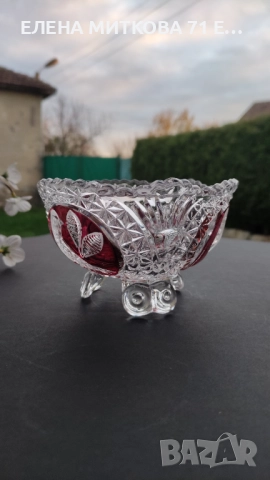 Прекрасна кристална бонбониера на 3 масивни крачета, снимка 4 - Аксесоари за кухня - 52619248