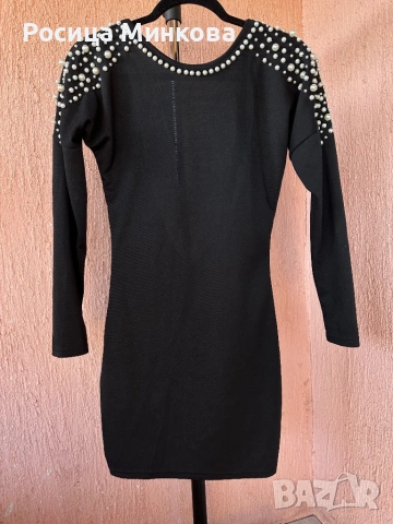 Рокля с гол гръб