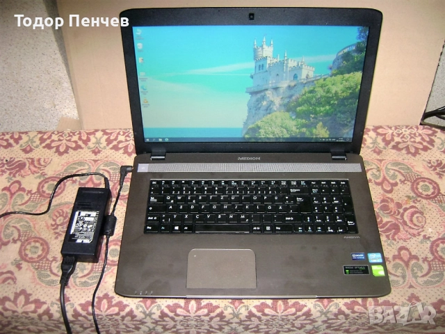 Medion - 17 инча, Core i3, 16 GB RAM, 256 GB SSD, зарядно, батерия, снимка 3 - Лаптопи за дома - 52908162