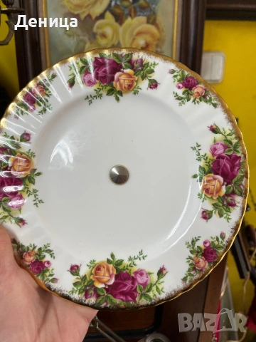 Чиния за красиво поднесени сладкиши от емблематичната серия Old Country Roses на английската марка , снимка 6 - Чинии - 53674459