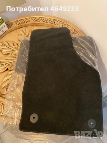 оригинални чисто нови велурени стелки за audi a5 и Q3 