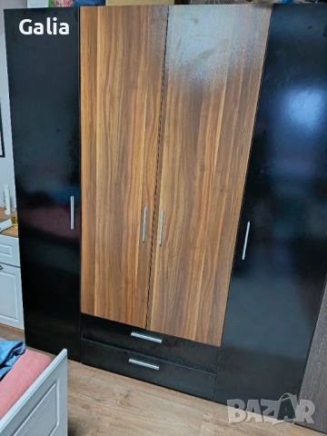 Четирикрилен гардероб 