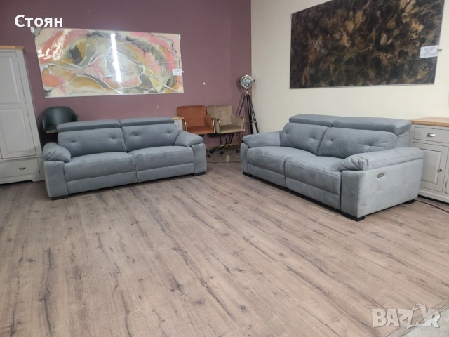 Сив комплект дивани от плат две тройки с ел релакс механизъм, снимка 2 - Дивани и мека мебел - 53740006