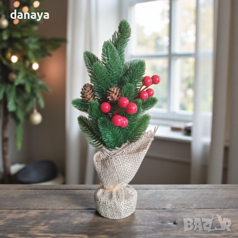 6181 Коледна украса елхичка с шишарки в чувалче, 31 см