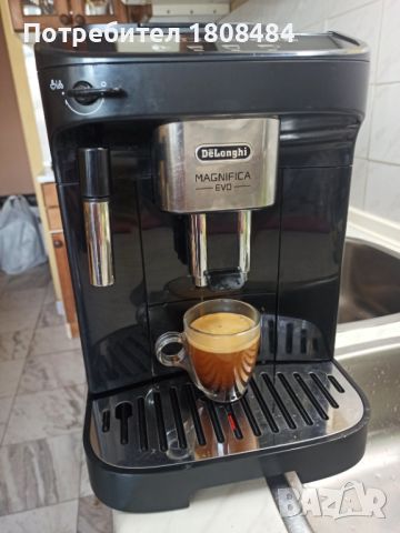 Кафеавтомат Делонги Магнефика, работи отлично и прави хубаво кафе с каймак , снимка 2 - Кафемашини - 46444882