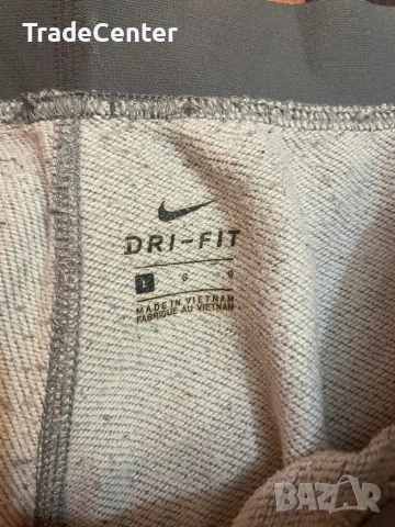 Nike L размер , снимка 3 - Спортни дрехи, екипи - 53566682