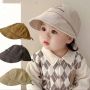 Удобна детска шапка с козирка от мека материя, снимка 1 - Шапки, шалове и ръкавици - 45616154