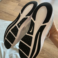 Nike нови маратонки , снимка 4 - Маратонки - 45068558