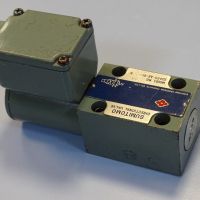 Хидравличен разпределител SUMITOMO SD4GS-AB-01-100AZ-12 directional valve 100V, снимка 5 - Резервни части за машини - 45239132