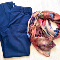 Love Moschino оригинален елегантен панталон и цветен шал, снимка 1 - Панталони - 45046618