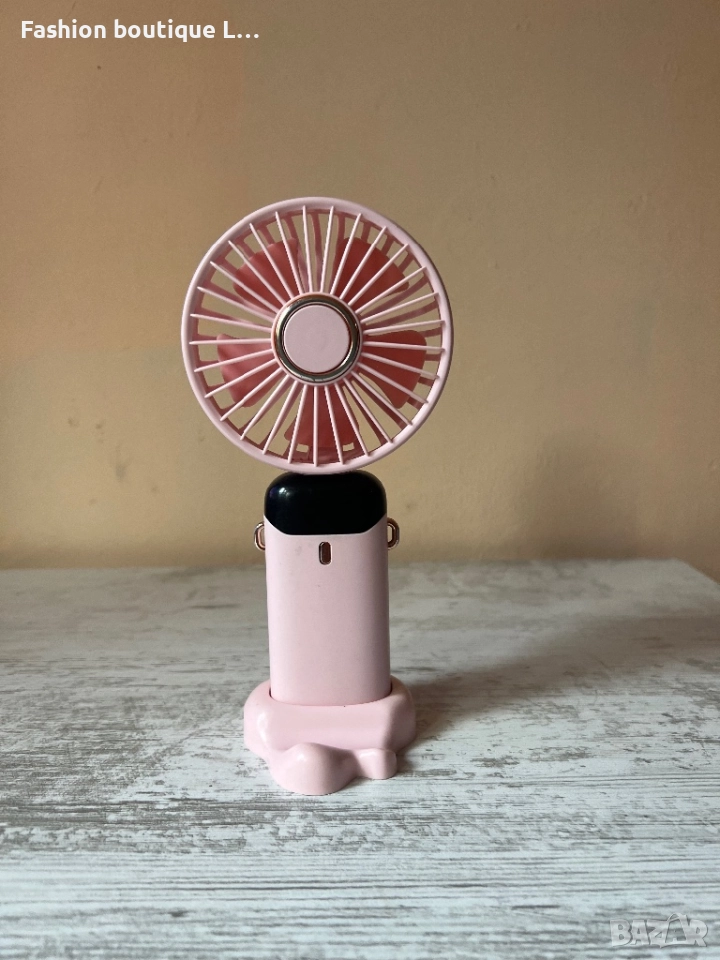 Розов вентилатор със стойка и различни степени зарежда се с USB type C и работи отлично 🩷, снимка 1