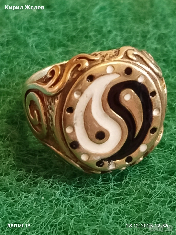 ИН и ЯН Марков сребърен пръстен инкростиран в черно и бял емайл 28736, снимка 1