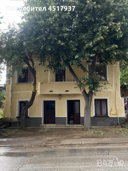 В центъра на село радомирци , снимка 1