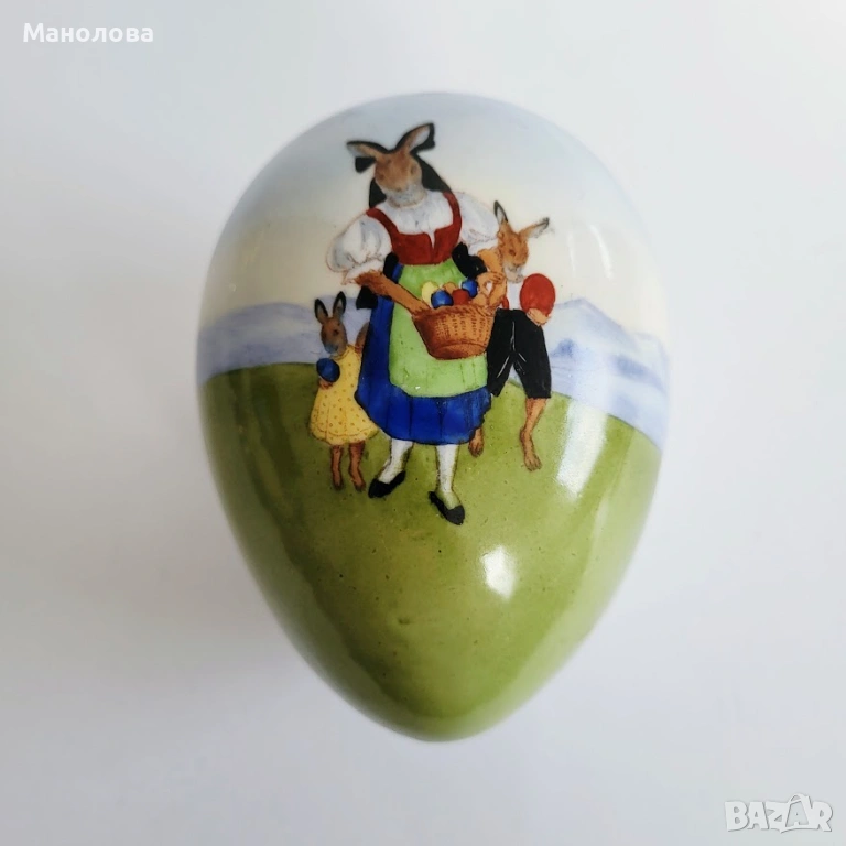 Порцеланова кутийка във формата на великденско яйце с ръчно рисувани мотиви на зайци., снимка 1